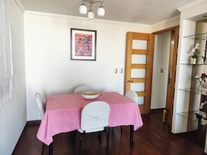 Dining - Providencia 2BR 2BA Apt + Private Parking (Providencia)