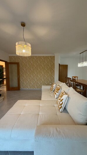 TV - Orange Blossom Villa (Albufeira)