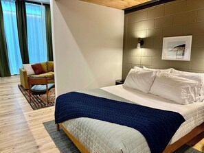 1 bedroom, desk, iron/ironing board, travel cot - Loft 304 - The William - Earthy - Atrium Glow (Birmingham)
