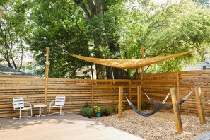 Terrace/patio - Apt3@Charles: Sunny, Stylish Loft | BBQ | Near UAB (Birmingham)