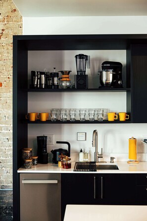 Fridge, microwave, oven, stovetop - Loft 302 - The William - Sunlit - Above Carrigans (Birmingham)