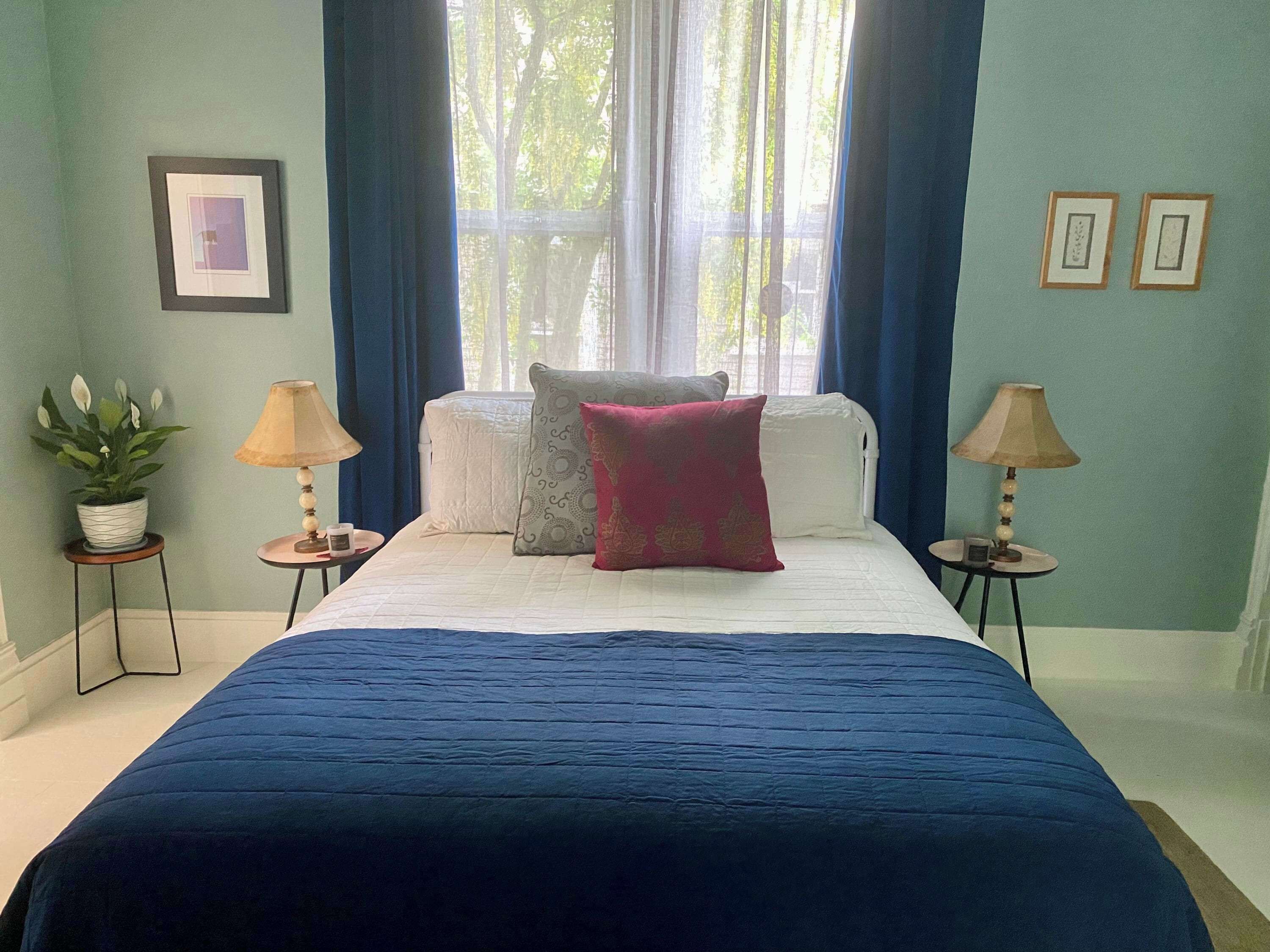 Desk, iron/ironing board, travel cot, WiFi