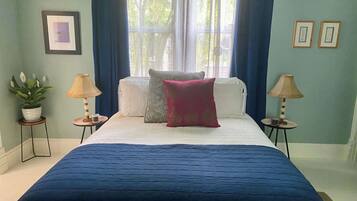 Desk, iron/ironing board, travel cot, WiFi