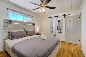 3 bedrooms, desk, iron/ironing board, free WiFi - Family-Friendly Retreat • Game Room & Backyard (Colorado Springs)