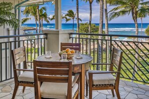 Outdoor dining - NEW: The View Villa at The Ritz-Carlton Hawaii (Kahuku)