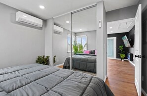 1 bedroom, iron/ironing board, Internet, bed sheets - Skyview Terrace Home Near Beach & SoFi (Hawthorne)