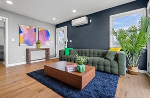 Fireplace - Skyview Terrace Home Near Beach & SoFi (Hawthorne)