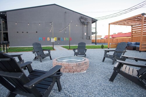 Mt. Sterling Modern Studio – Monthly Stay

Share

Save