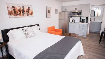 Iron/ironing board, WiFi, bed sheets