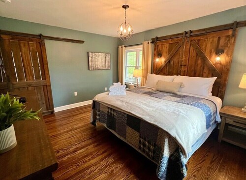 Full Home, hot tub, Game Room!