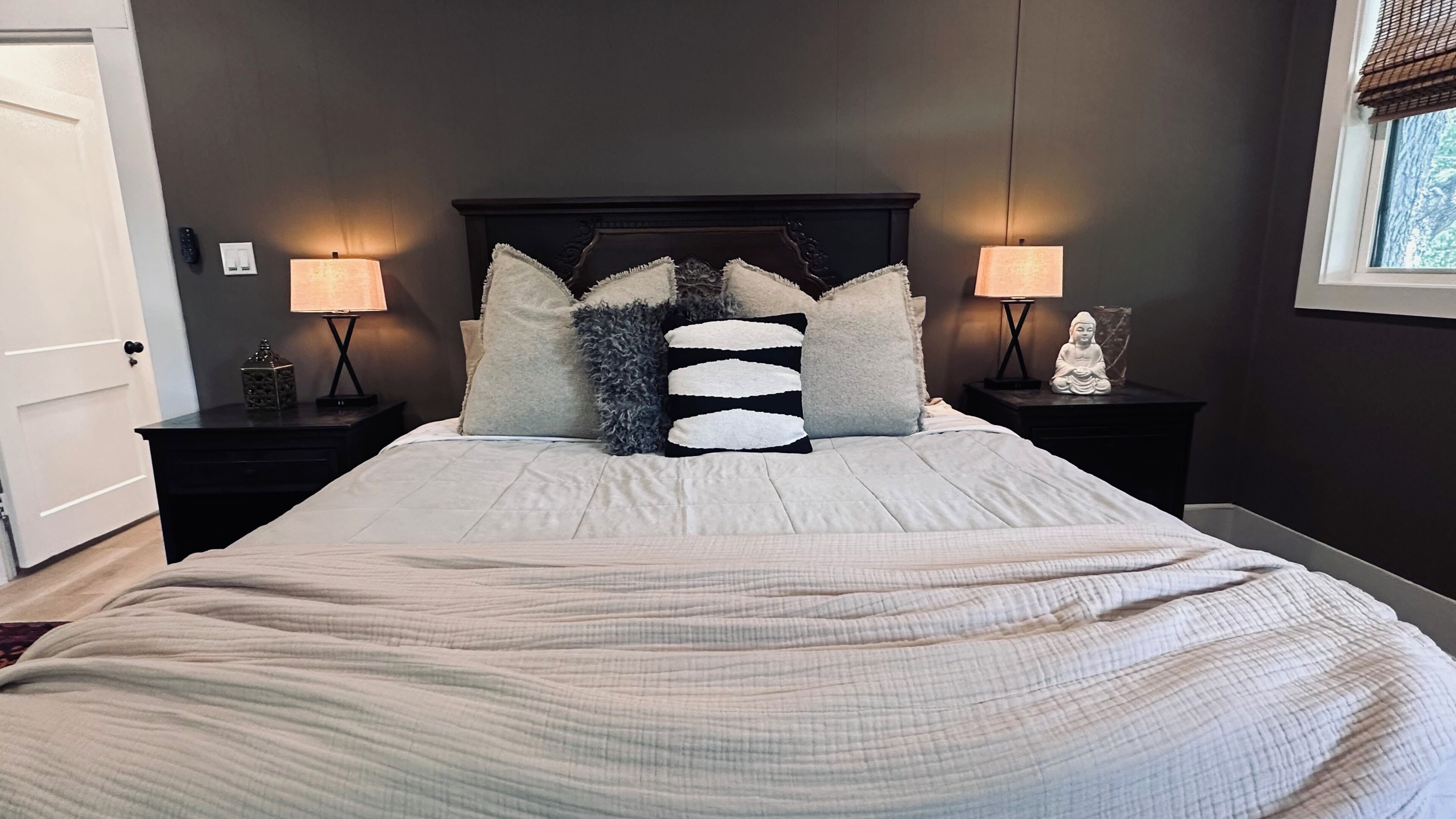 3 habitaciones, tabla de planchar con plancha, wifi y ropa de cama 