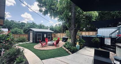 Luxe in Lampasas 1920's home, pool, hot tub, private cabana with massage chair.
