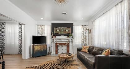 Luxe in Lampasas 1920's home, pool, hot tub, private cabana with massage chair.