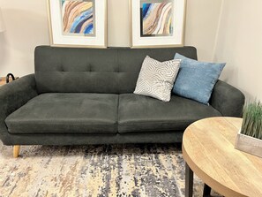 Living area - Stylish Summer Stay – 3BR Near uOttawa & Downtown (All-Inclusive) (Ottawa)