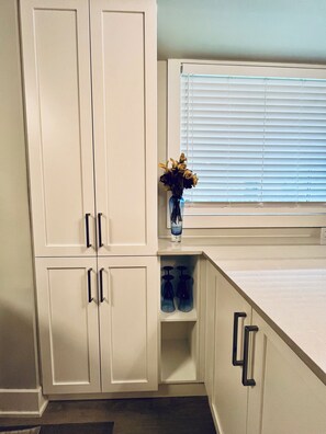 Interior - Stylish Summer Stay – 3BR Near uOttawa & Downtown (All-Inclusive) (Ottawa)