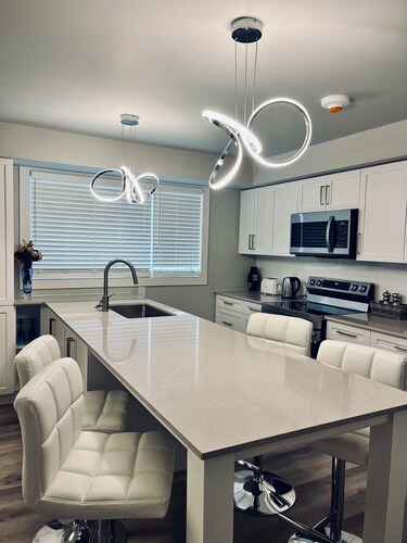 Stylish Summer Stay – 3BR Near uOttawa & Downtown (All-Inclusive)