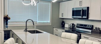 Stylish Summer Stay – 3BR Near uOttawa & Downtown (All-Inclusive)