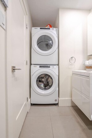 Interior - Spacious 4BR Prime MTL Location (Montreal)