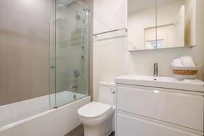Hair dryer - Spacious 4BR Prime MTL Location (Montreal)