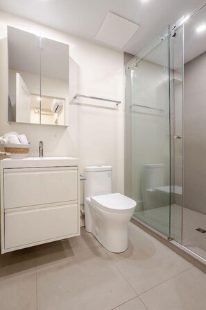 Hair dryer - Spacious 4BR Prime MTL Location (Montreal)