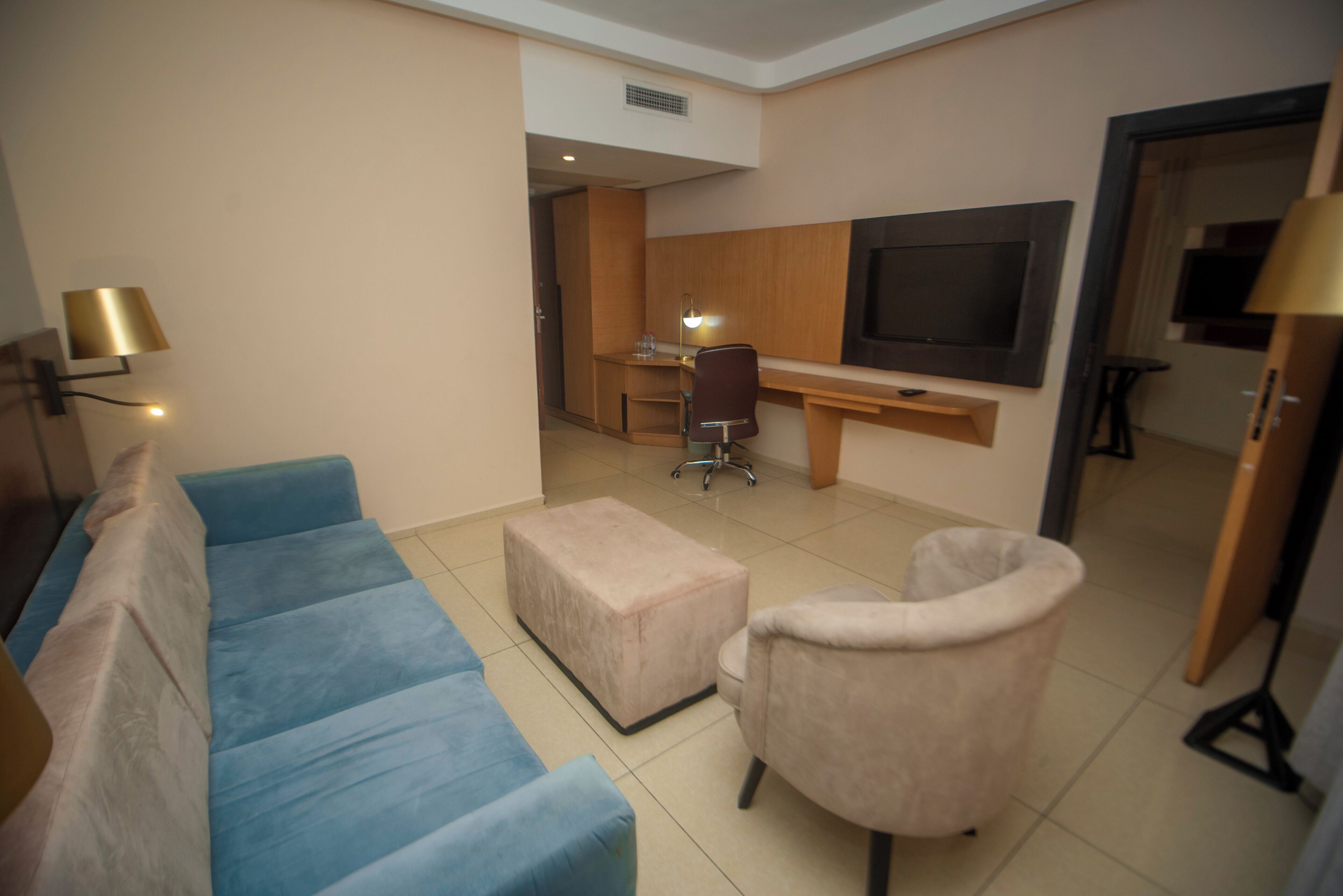 Comfort Suite, Non Smoking, Terrace | Living area