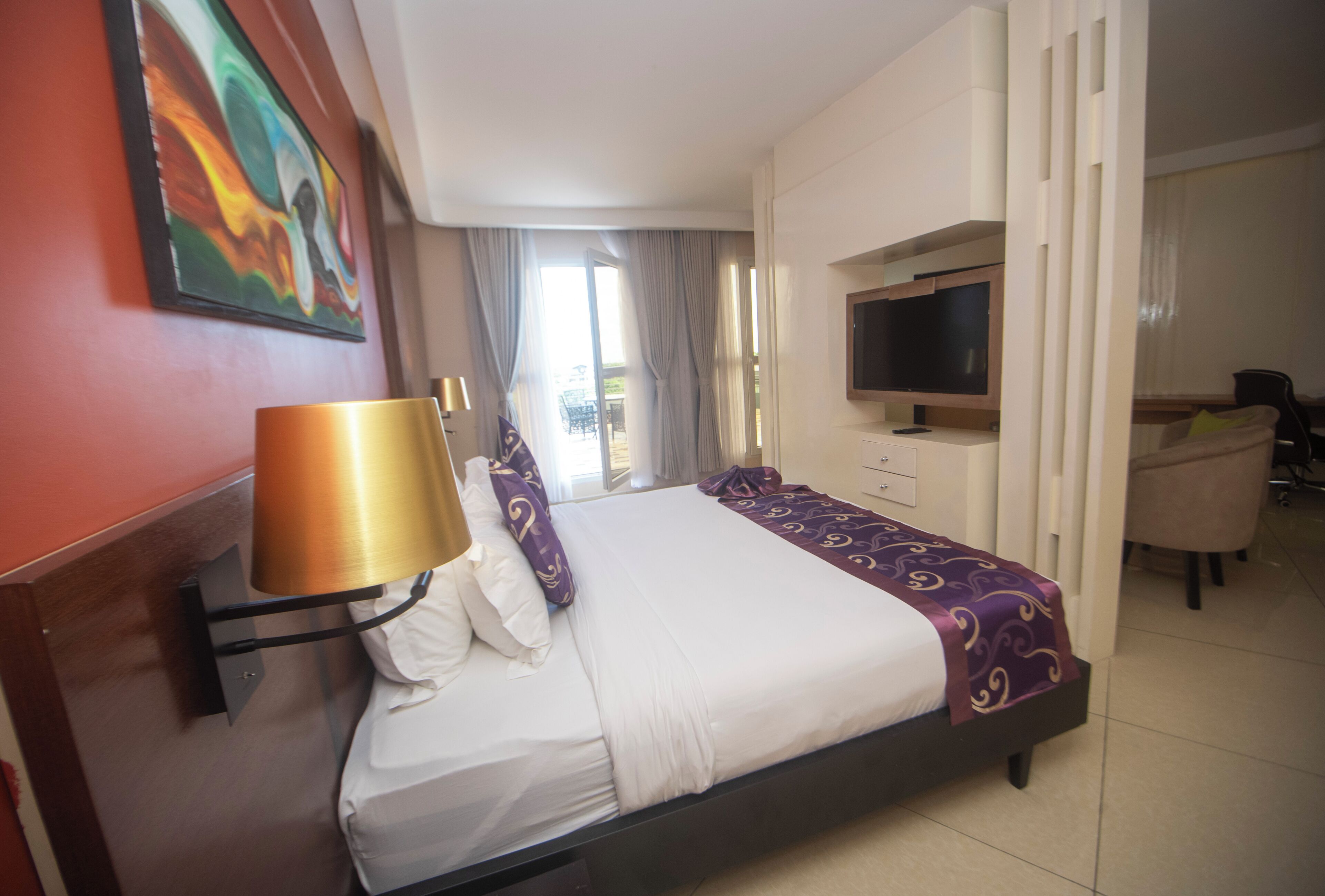 Standard Suite, Non Smoking | In-room safe, desk, laptop workspace, blackout curtains