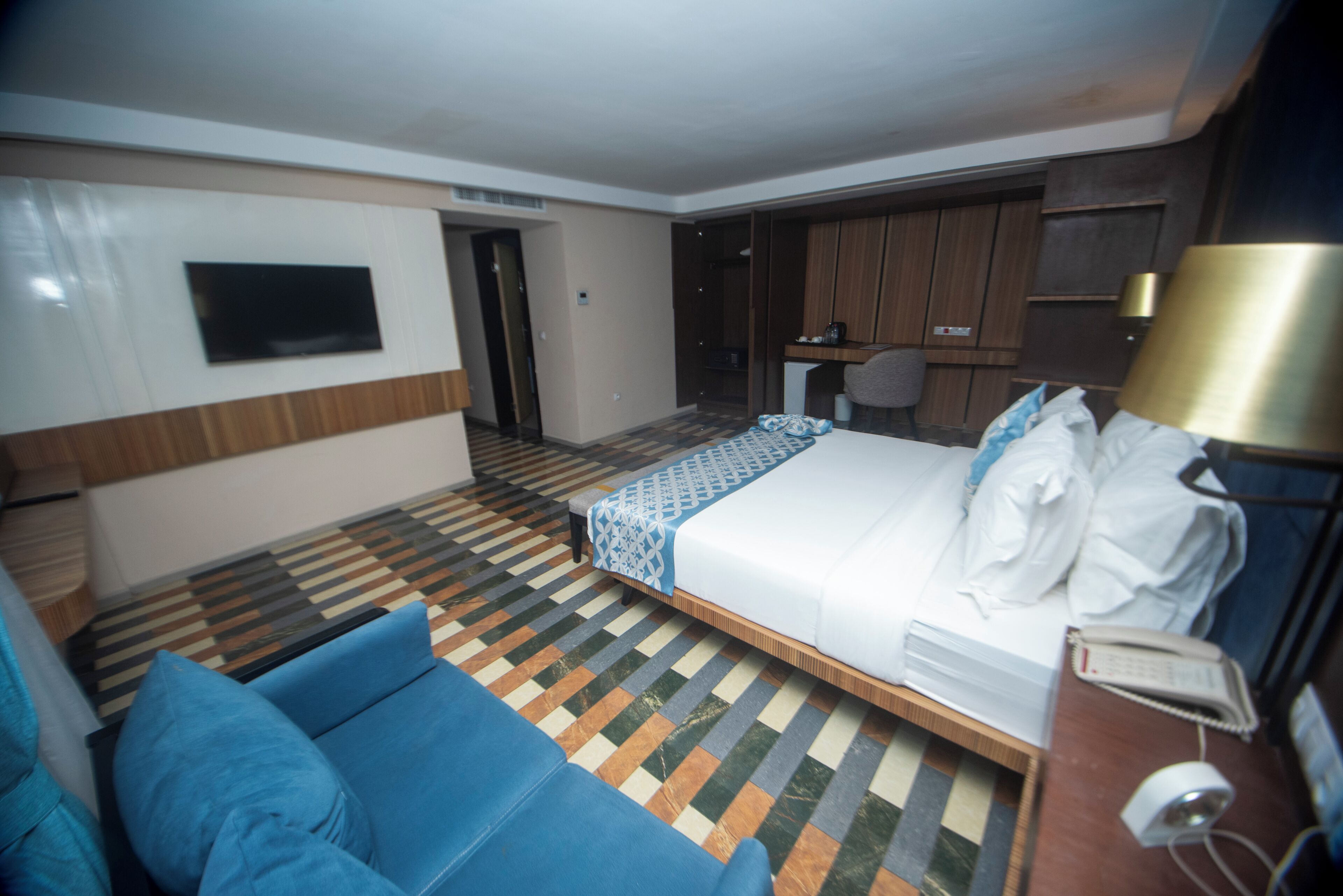 Deluxe Suite, 2 Bedrooms, Non Smoking, 2 Bathrooms | In-room safe, desk, laptop workspace, blackout curtains