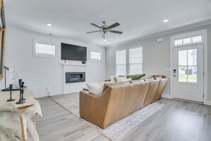 Living area - Masters/ANWA Rental Retreat (Grovetown)