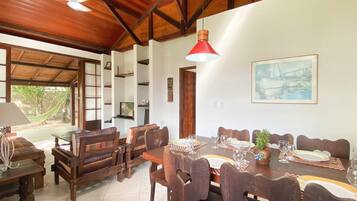 Villa | Dining