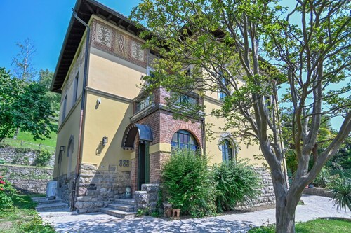 Villa Giovanna. A welcoming Art Nouveau villa just five minutes from Lake Iseo.