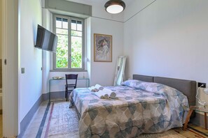 6 camere, una scrivania, ferro/asse da stiro, Wi-Fi