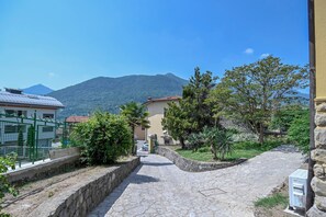 Property grounds - Villa Giovanna. A welcoming Art Nouveau villa just five minutes from Lake Iseo. (Solto Collina)