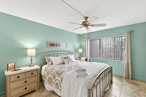 2 bedrooms, iron/ironing board, WiFi, bed sheets - Ground-Floor Condo Walk to Beach (Siesta Key)