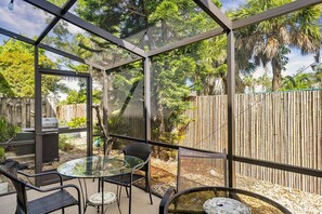 Outdoor dining - Ground-Floor Condo Walk to Beach (Siesta Key)
