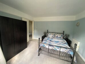 Room - 2 Bed City Centre Apartment Near Station (Guildford)