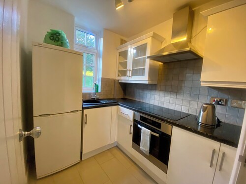 2 Bed City Centre Apartment Near Station