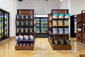 Gift shop - New Year's Week! Dec 26, 2026-Jan 2, 2027 2 BDR in Oceanfront La Valencia Resort (CABO SAN LUCUS)