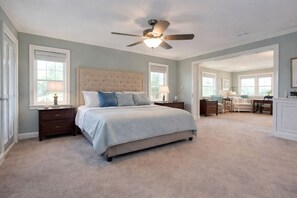 6 bedrooms, iron/ironing board, WiFi, bed sheets - Beautiful 6-bedroom house in Webster perfect for family getaways (Webster)
