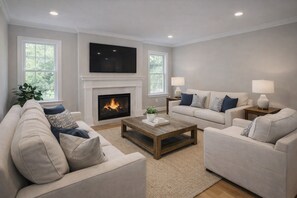 Living area - Beautiful 6-bedroom house in Webster perfect for family getaways (Webster)