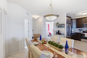 Dining - Piece of Paradise at Lands End 3 br, 2ba Endless LAKE VIEWS (Osage Beach)