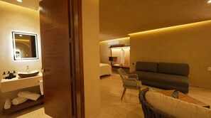 Svit Deluxe - utsikt mot innergården | Interiör