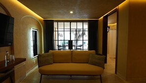 Svit Deluxe - utsikt mot innergården | Vardagsrum