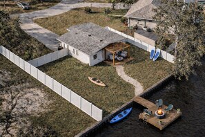 Exterior - Waterfront Retreat w Kayaks Paddle boards Private Dock & Fire Pit Near Tampa Bay (Tampa)