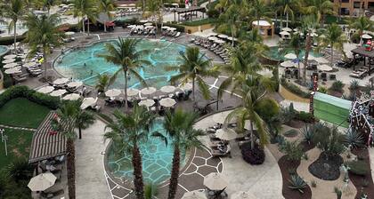 Pet & FamilyâFriendly Retreat: Relaxing Deluxe Suite at Villa del Palmar