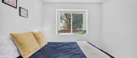2 bedrooms, iron/ironing board, free WiFi, bed sheets