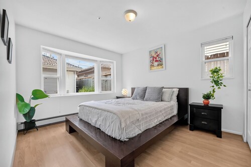 Spacious 2BR Ground-Level Suite Near Kingsway Central Park & Metrotown 🌿