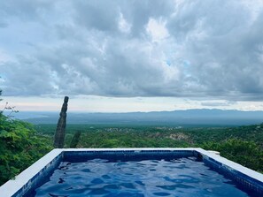A pool with a view of a landscape and mountains. - Ancón Vistamar (Los Encinitos)