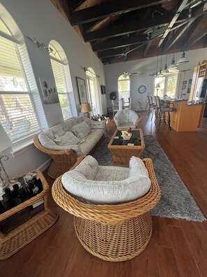Interior - Hangar Home for Seasonal Lease.Mother In Law apartment adjoining. Large Hangar. (LaBelle)