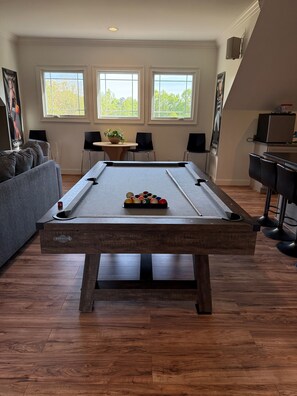 Games room - 5-bedroom home with pool and hot tub in Thomasville. Relax with the family. (Thomasville)
