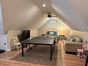 Games room - 5-bedroom home with pool and hot tub in Thomasville.  Relax with the family. (Thomasville)